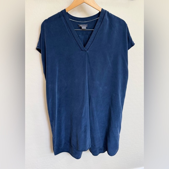 Vince Dresses & Skirts - Vince Silk Relaxed V-Neck Shift Dress in Deep Navy Like New Size Medium